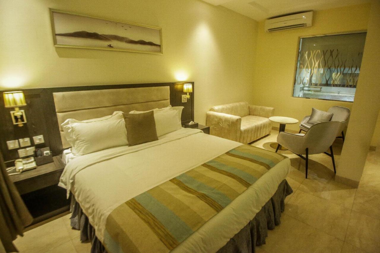 Perfecto La Villa Hotel And Suites Lagos Exterior photo